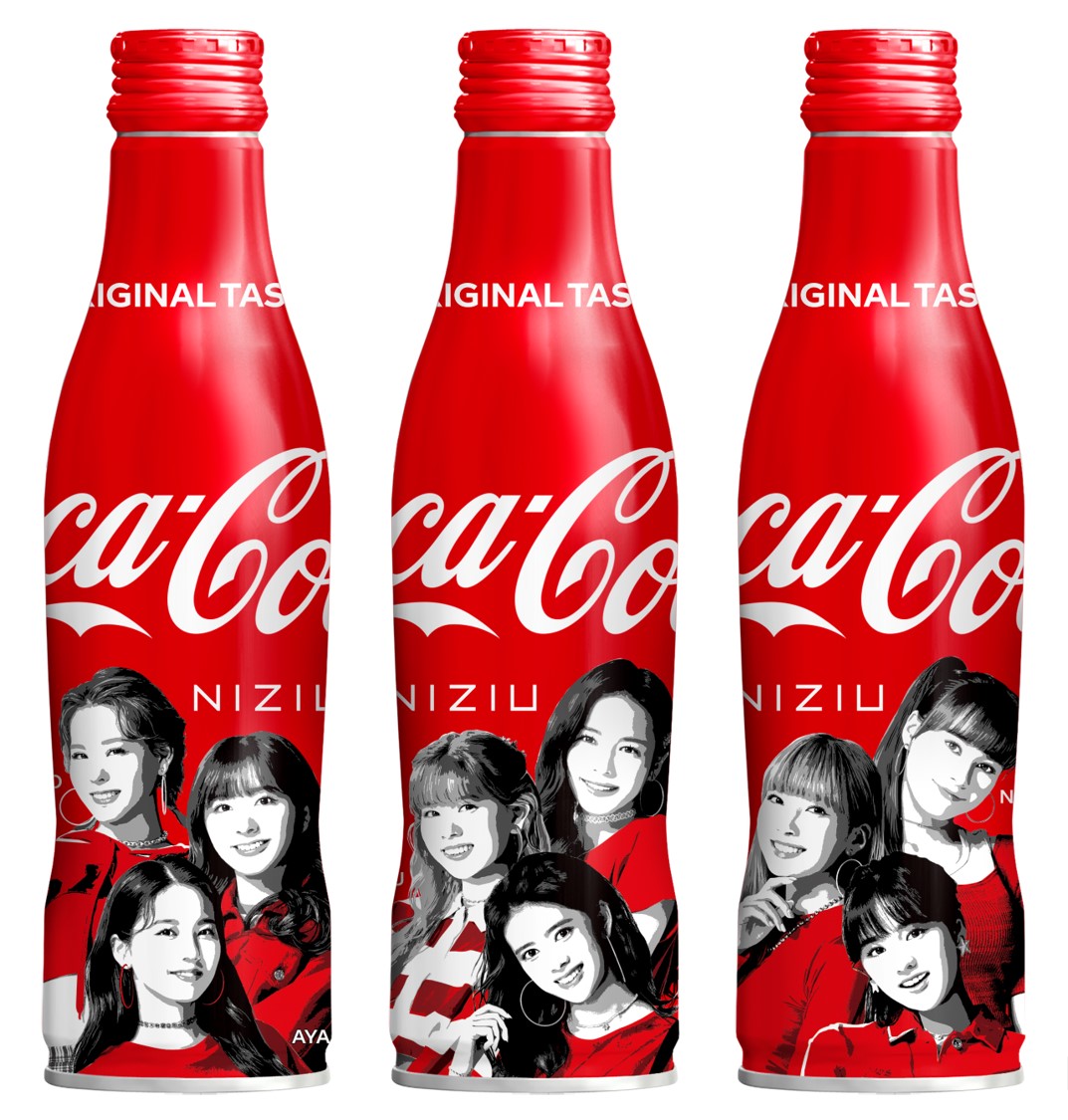 NiziUのオリジナルデザインボトルが登場！！ “「コカ・コーラ」スリム